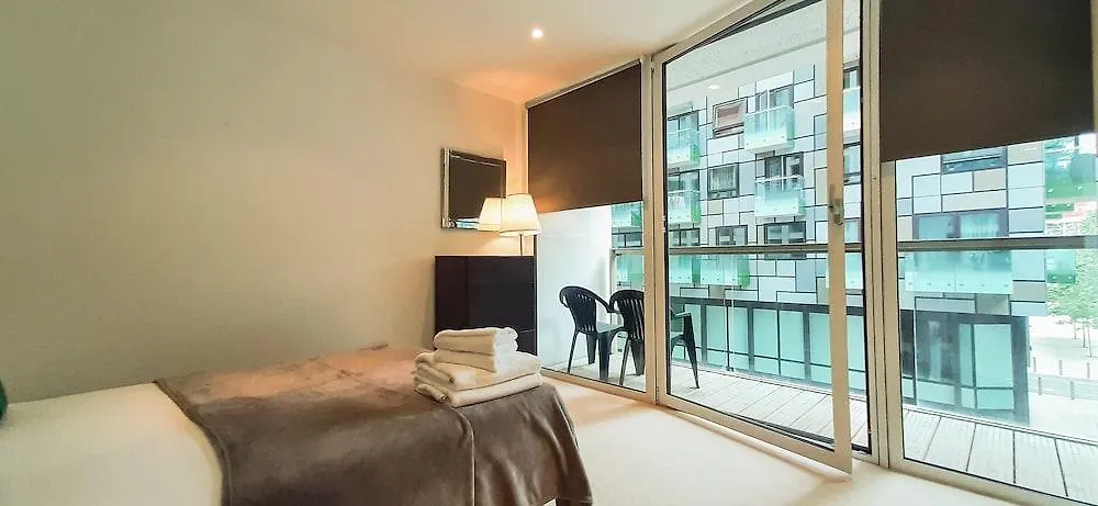 Apartment Lanterns Way At Canary Wharf By Mysquare London